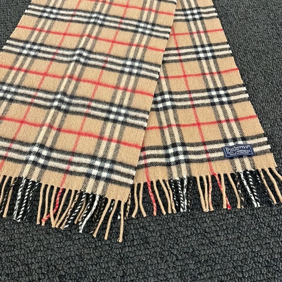 Burberry of London scarf - Picture 6 of 7